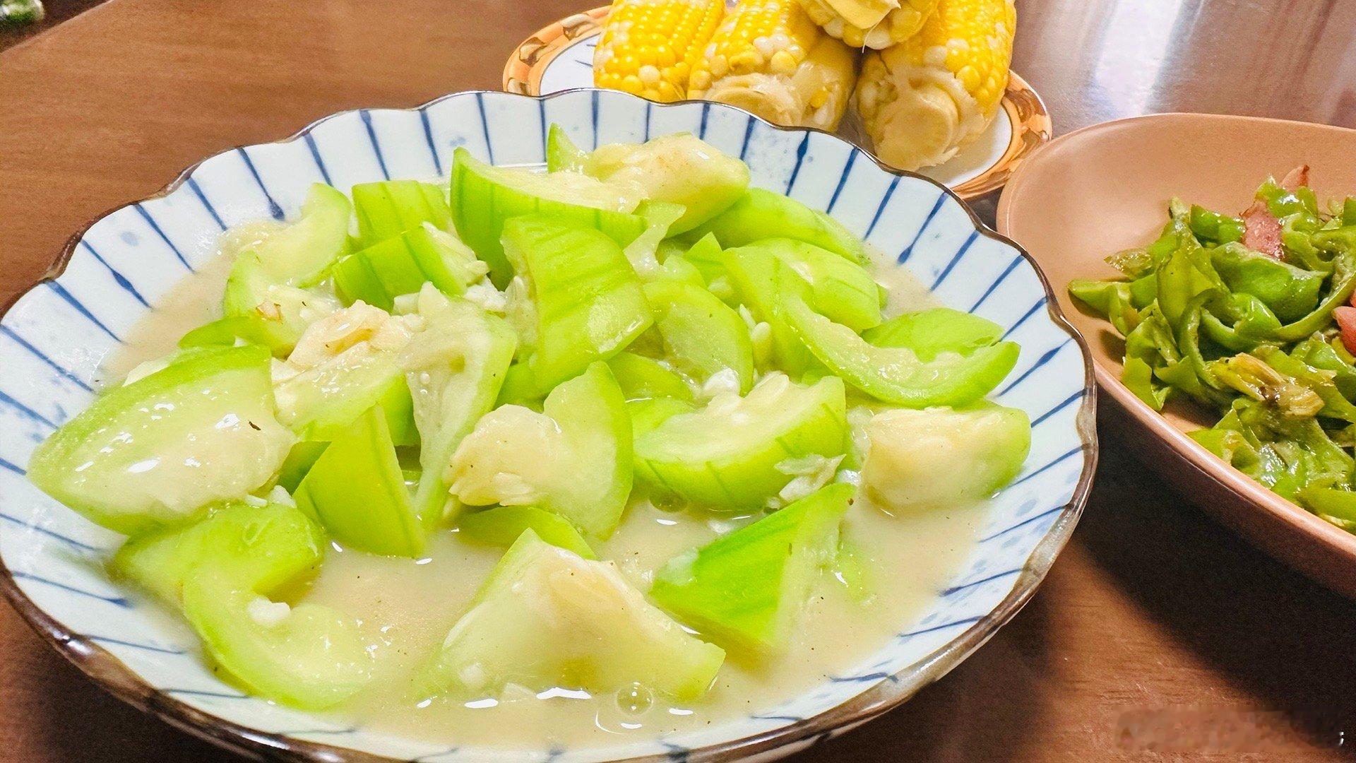 美味如同春日的暖阳洒落味蕾，又似夏夜星河在舌尖流淌～～一年又一年，又到了吃丝瓜的