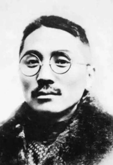1931年，陈成对着蒋介石“嘭嘭”连开两枪，两发子都没打中，蒋介石受惊连滚带爬躲
