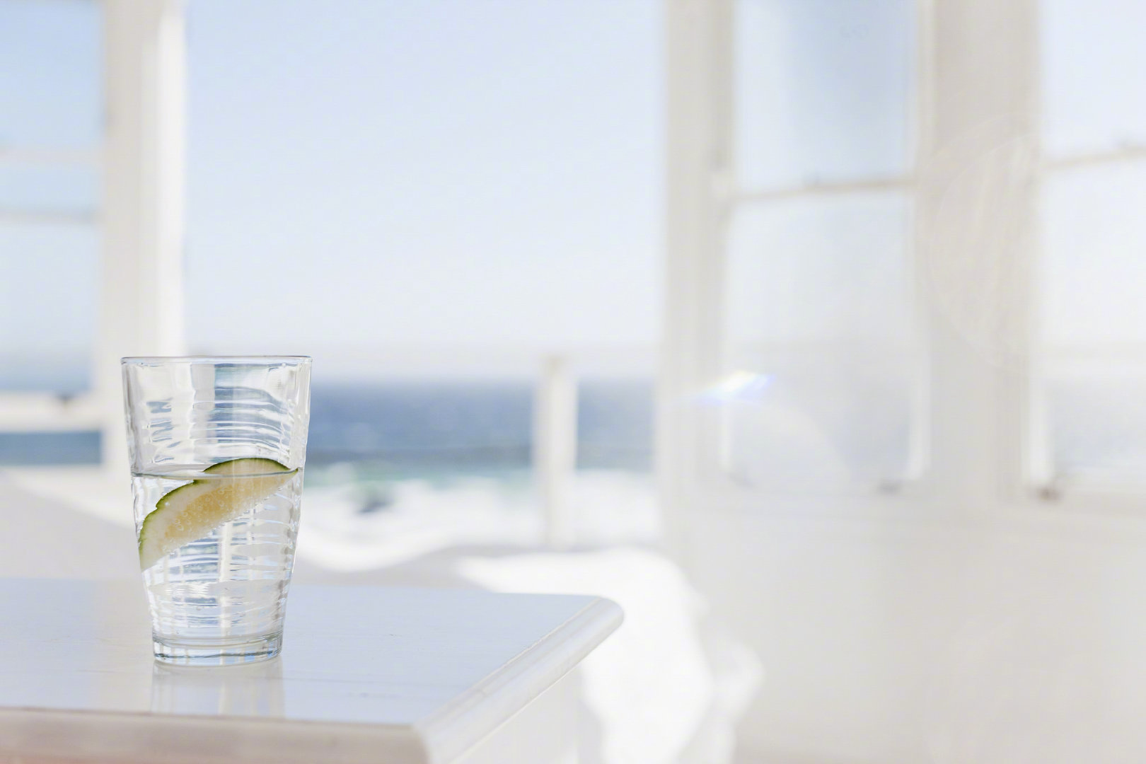 我们每个人都面临着一个任务：将过去整合进当下，并为未来之路做出自己的抉择。—— 