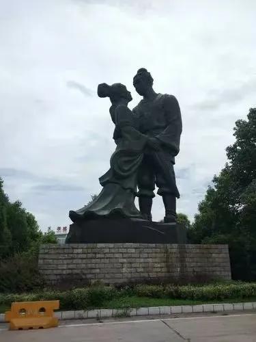 湖北孝南区，一个从四千年龙山文化中崛起的中部城区，拥有西湖桥。
 
好山好水好风