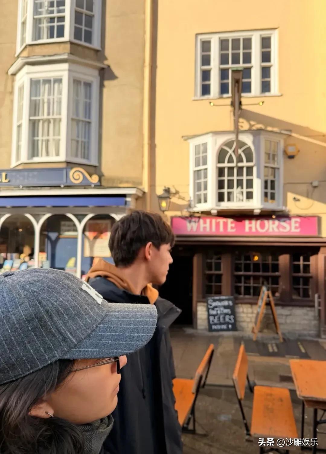 刘烨，儿女近况曝光！


3月4日，刘烨的妻子安娜在社交平台上晒出了一组带着一双