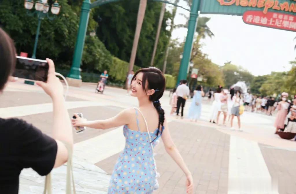 她好快乐呀[惊喜]

笑容真的能感染人哪

 