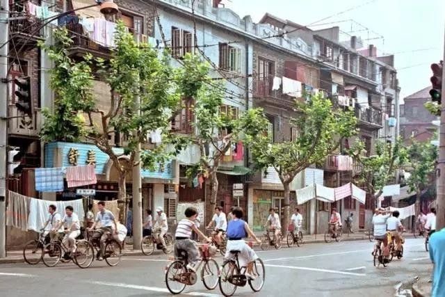 上世纪90年代上海八仙桥地区金陵路龙门路口