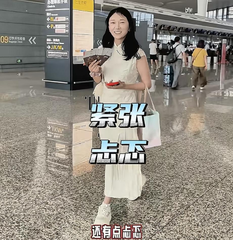 林丽去韩国带货了
今天林丽更新动态，她已经到达机场，坐飞机去韩国溯源，看来林丽还