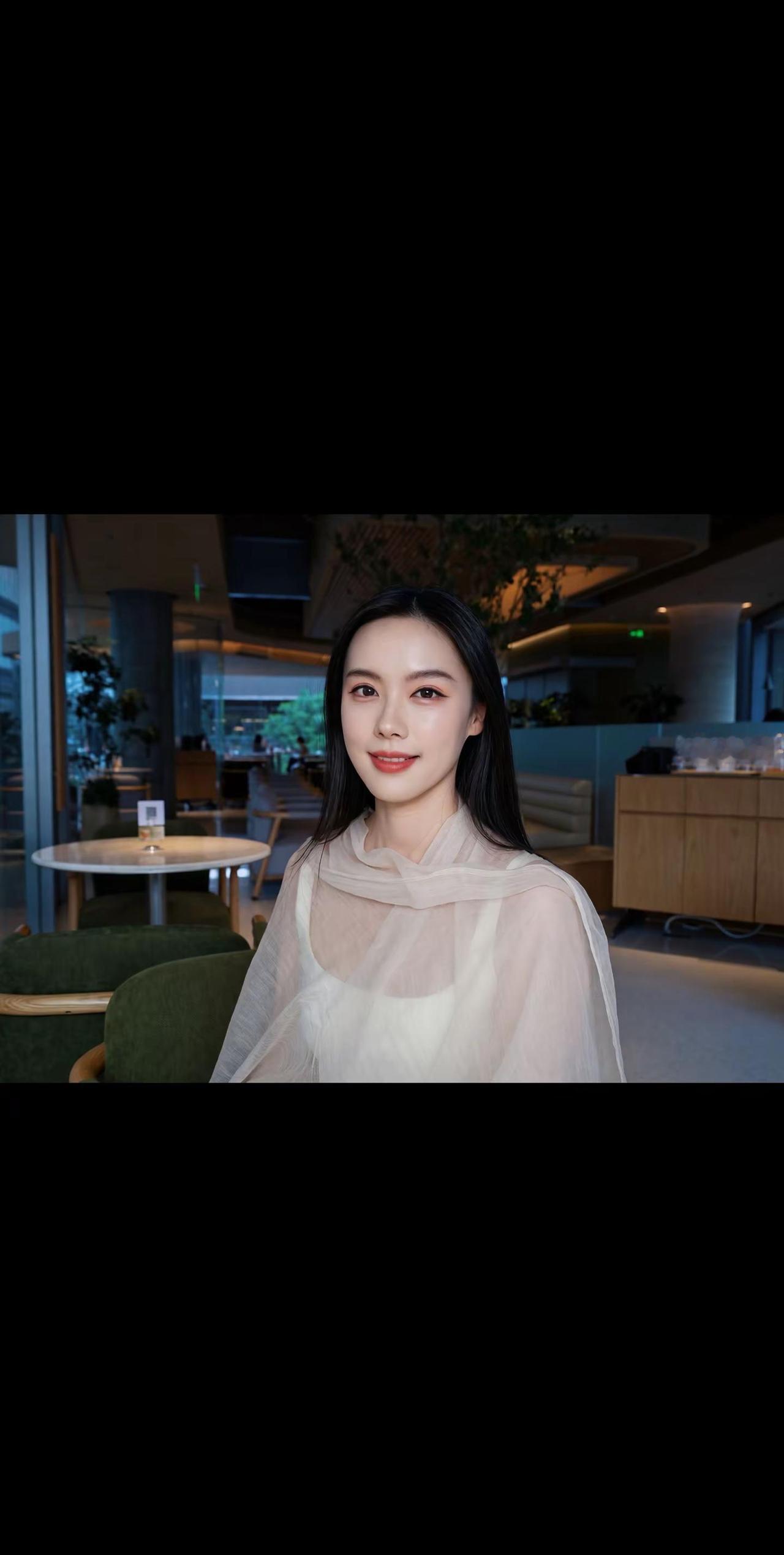 我是不会把原图放出来的。穿搭的尽头是姐姐 咖啡店拍照 咖啡馆拍照 胶片电影