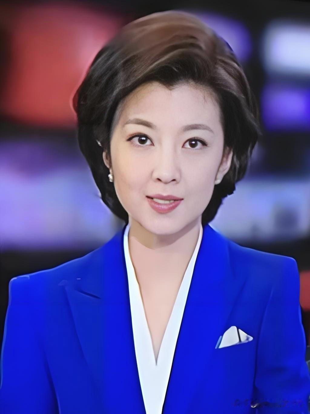 央视主播刘妙然，台风稳重大气专业功底扎实，访谈时共情力十足，始终以赤诚传递时代声