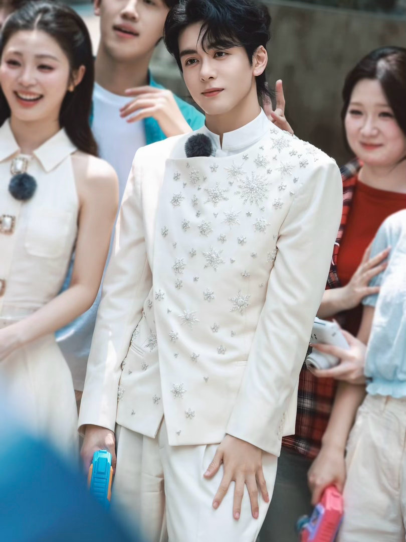 你从哪里认识的曾舜晞入坑曾舜晞  入坑曾舜晞全靠武拾光，这个角色塑造得太有魅力。