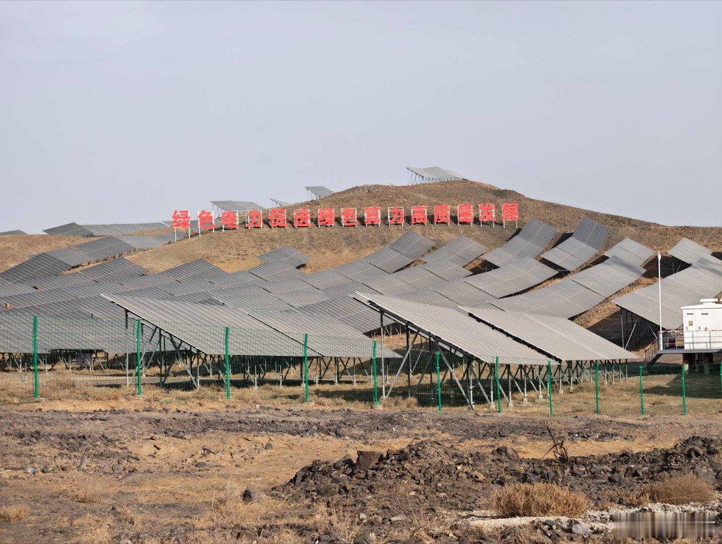 在大唐中卫云基地数据中心绿电供应200万千瓦新能源项目现场探访，该项目创新采用“