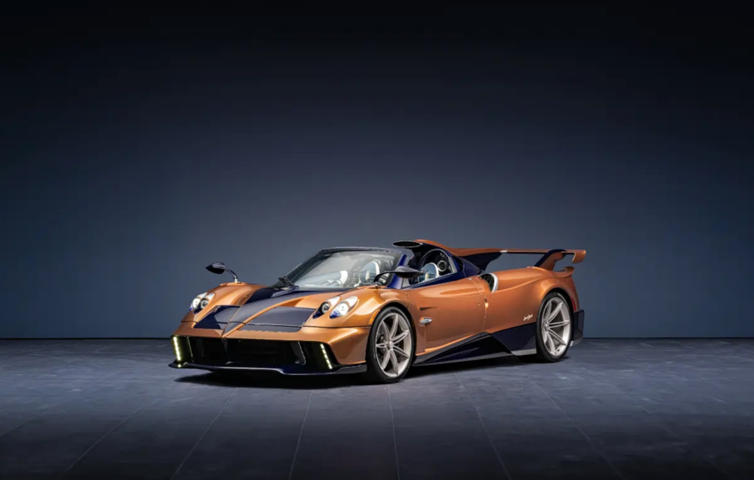 车市热门 近日，帕加尼官方公布了旗下全新定制限量车型——Huayra 70 De