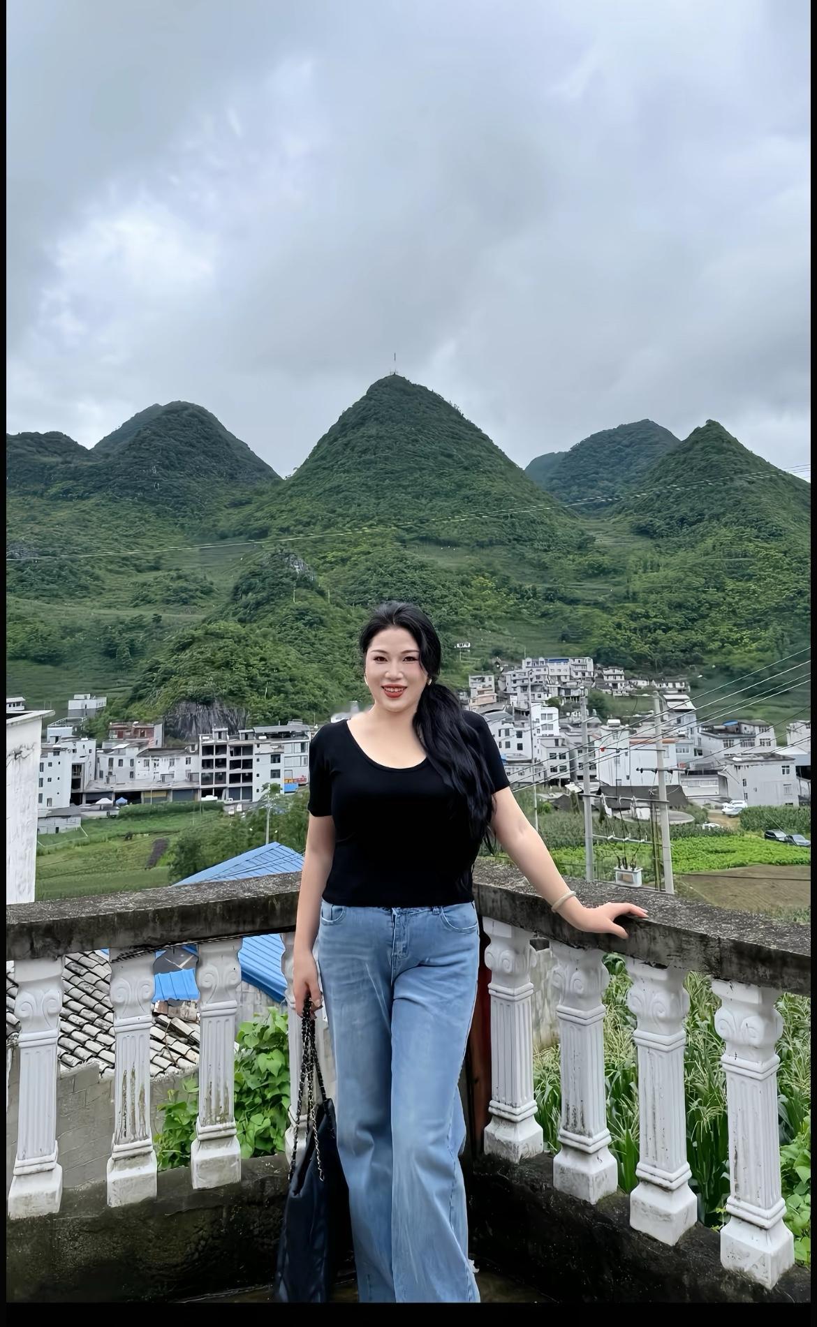 不知道为啥，村姑娘就是没有人喜欢。
不喜欢也罢，那就特立独行