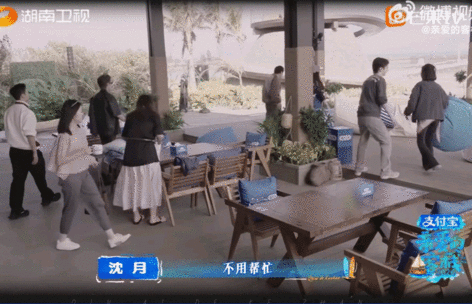 沈月被客栈的客人治愈了她平时的表现有目共睹，月月值得这份赞美！沈月亲爱的客栈