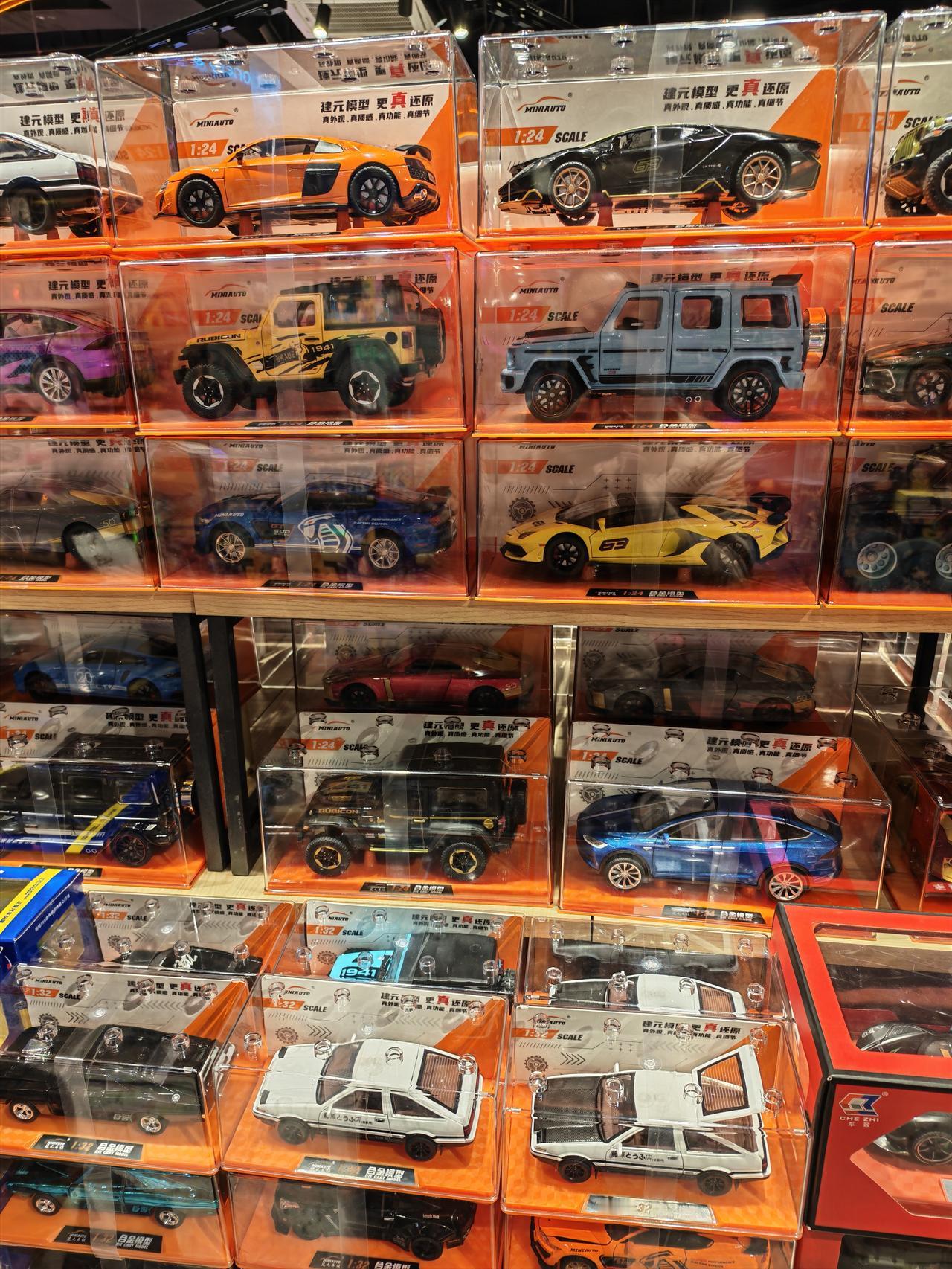 好久没有进来饰品店了，现在的饰品店规模也大了不少，跟我们80后的精品店是同一个概