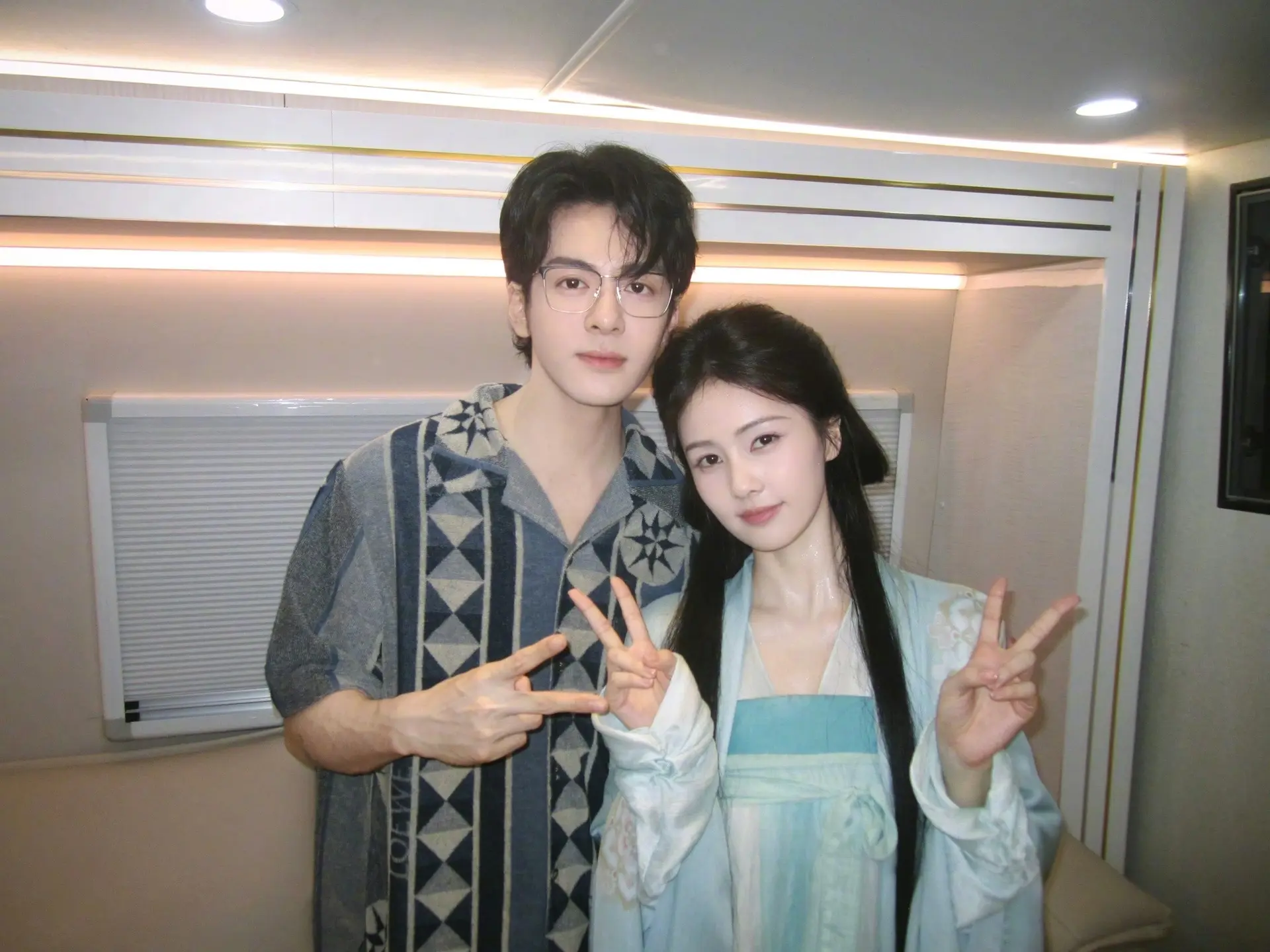 曾舜晞和梁永琪真的去象山找白鹿了。曾舜晞曾舜晞梁永琪真的去象山找白鹿了