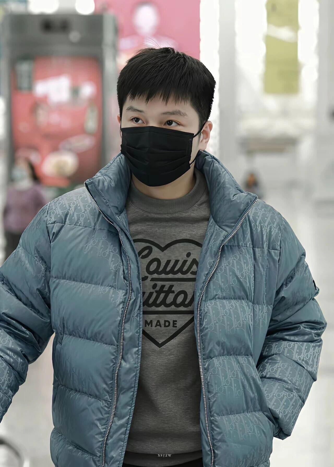 樊振东在德国记得保暖，德国下雪了，东哥还分享了雪景，在德留学很好，身边的人都很温