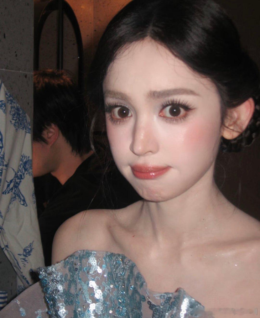 娜扎现在知道许凯真害怕了 娜扎现在知道许凯真怕假怕了吧 娜扎跟着队伍准备走出密室