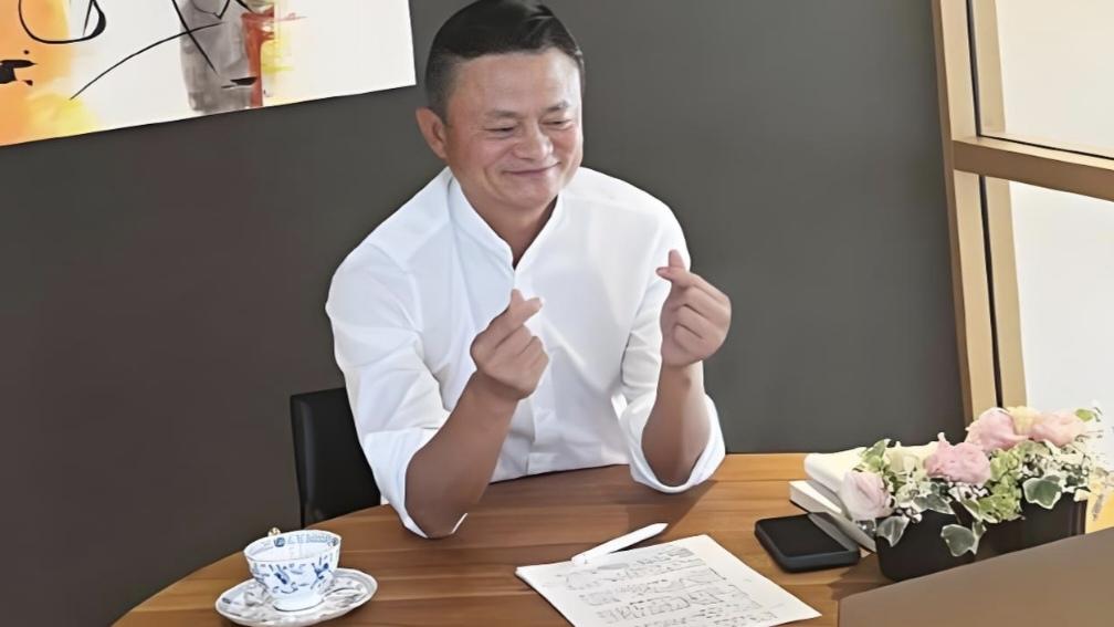 开工首站选校园！马云携高管突袭云谷，藏着什么大布局？
 
全网刷屏！阿里新年开工