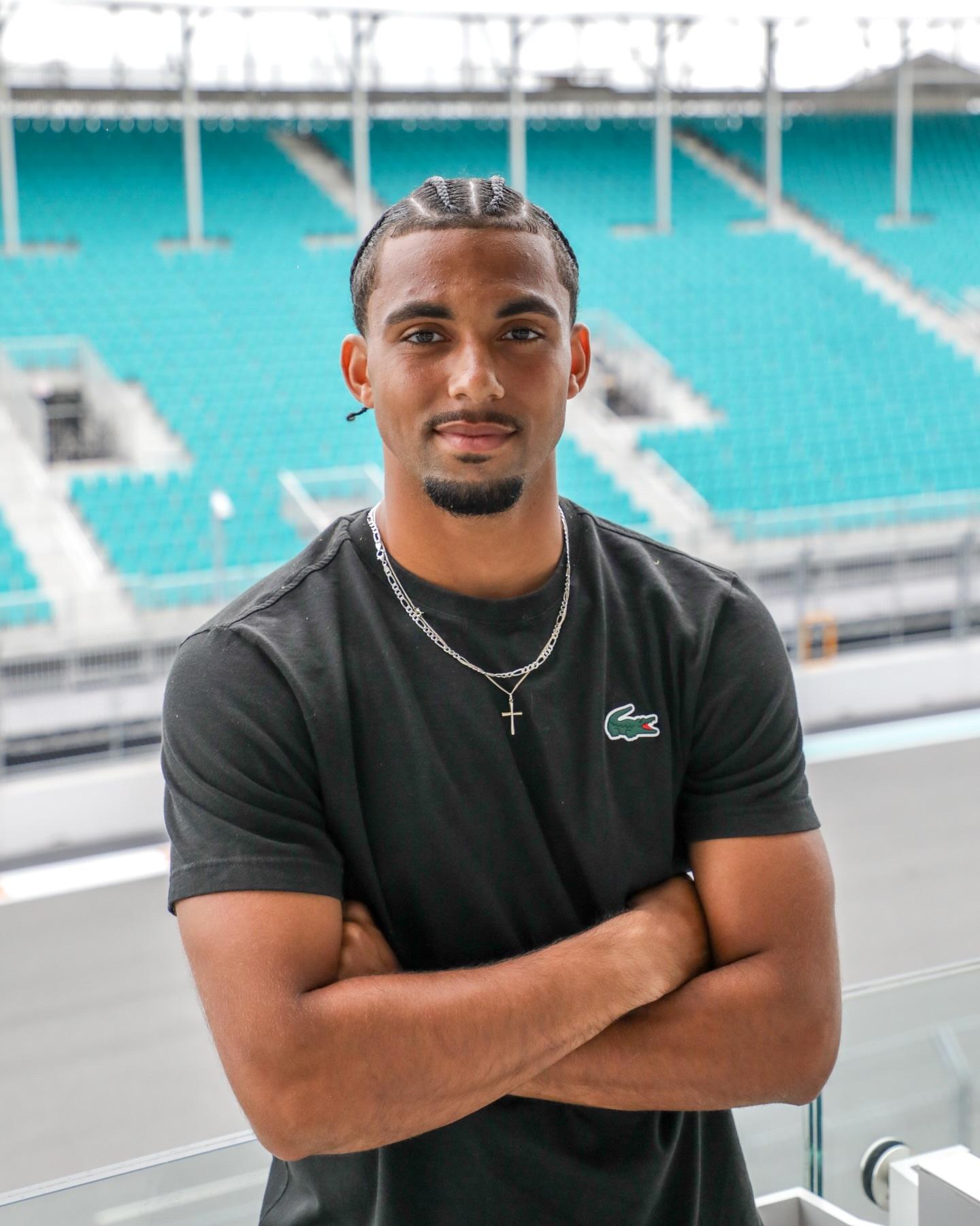 ATP  ATP众帅哥大头照，这么看脏辫的菲斯挺帅的，请各位就这几张选出自己的C