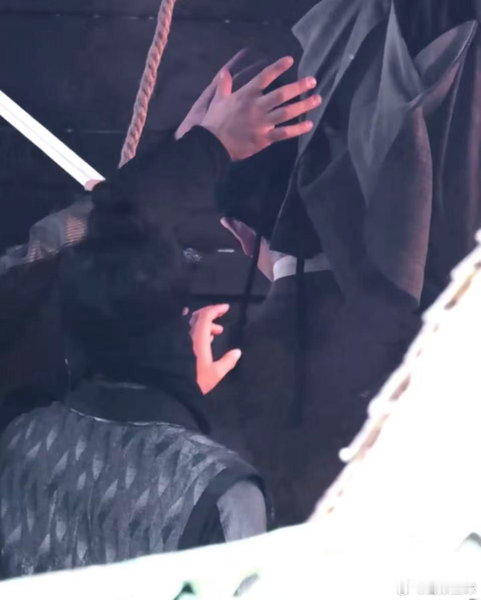 丁禹兮用肩膀把合作演员扛下来丁禹兮用肩膀把合作演员扛下来好暖心！丁禹兮用肩膀扛合