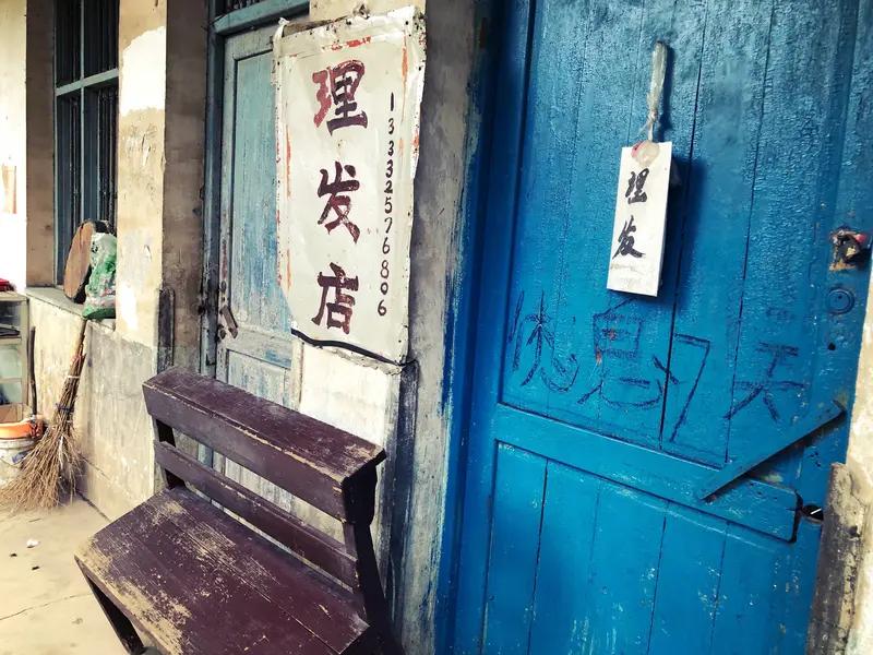 我在部队提干后，不少干部都和农村姑娘分手了，可我觉得这种做法很愚蠢。只要两人相爱