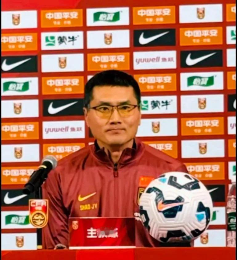 邵佳一的国足在阿联酋集训期间，与阿联酋当地第三级别联赛球队阿拉伯猎鹰进行了一场热