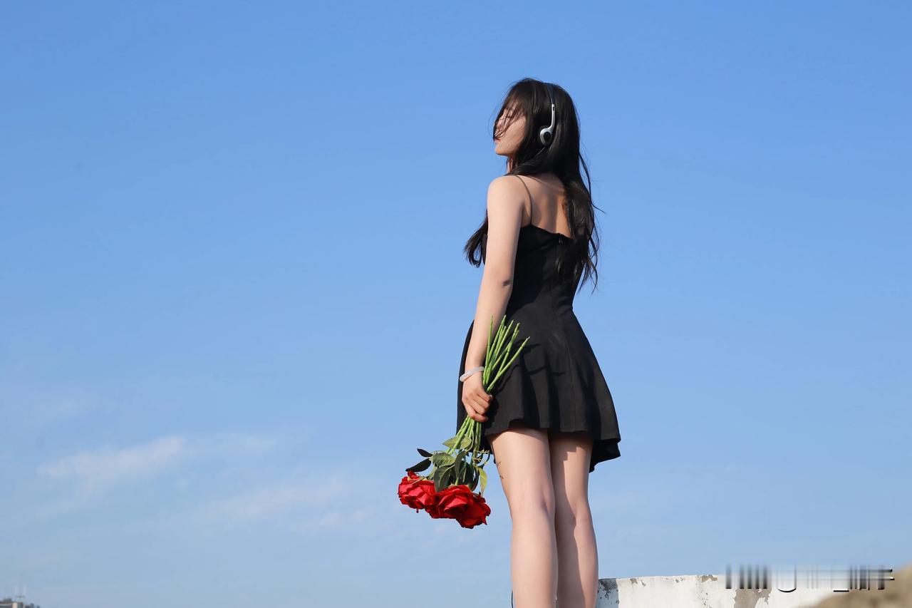 耳机🎧里的歌，是在述说谁的快乐！