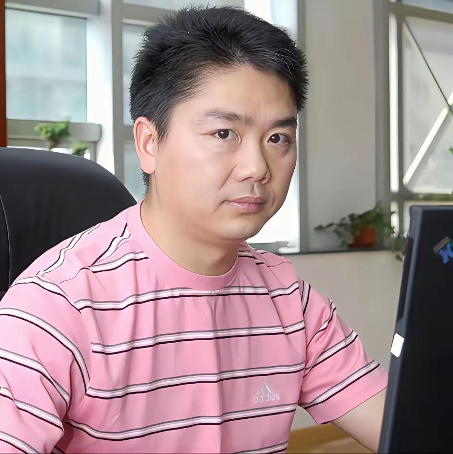 那会的东哥，一脸的稚气，满满的胶原蛋白！年轻真好！[比心]