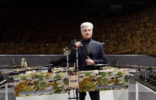 “绝不饶恕敌人”：波罗申科向乌军交付首批Stark13型FPV轰炸无人机
 
乌