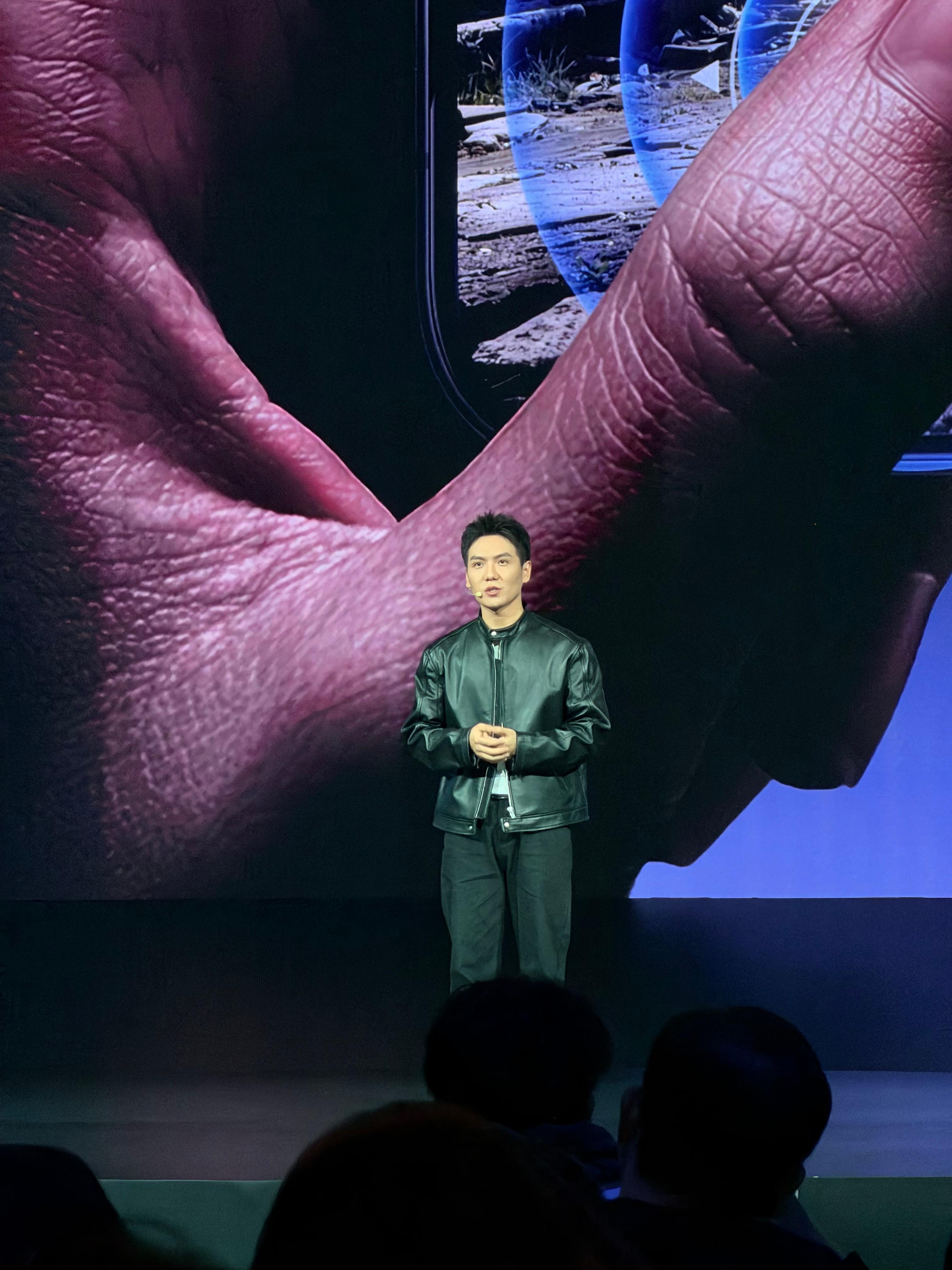 iqoo15 ultra 产品经理也够帅的现在手机发布会不光得拼产品还得拼主讲人