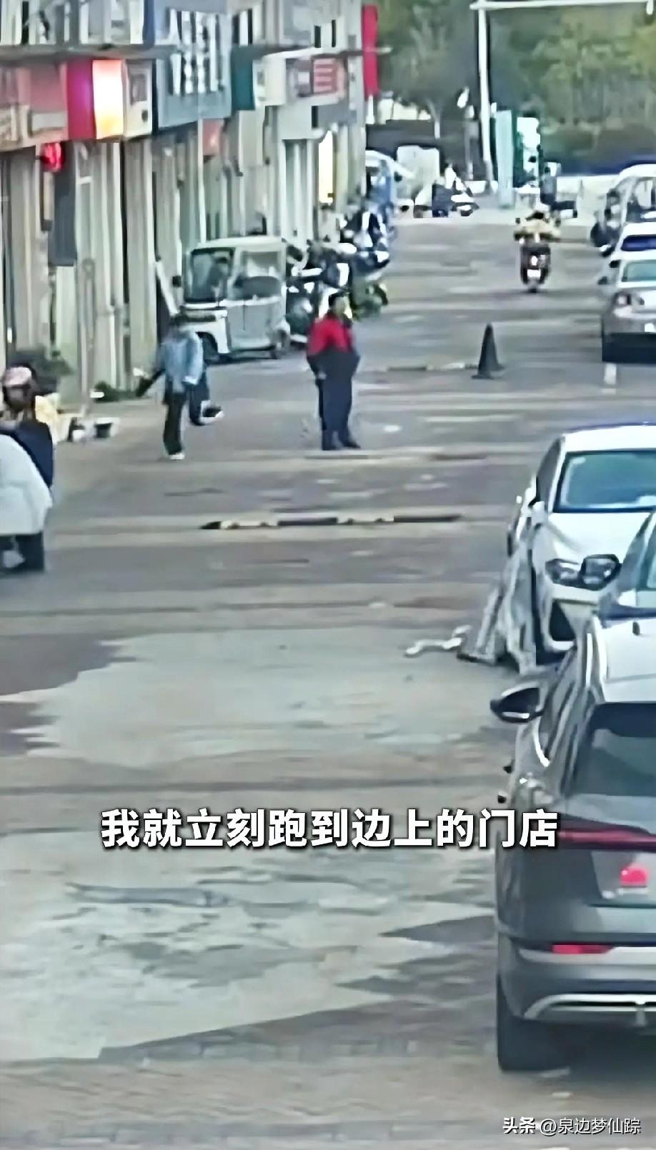 真给中国人长脸！这才是我们该追的星！🔥
 
外卖电动车街头突然起火，浓烟滚滚，