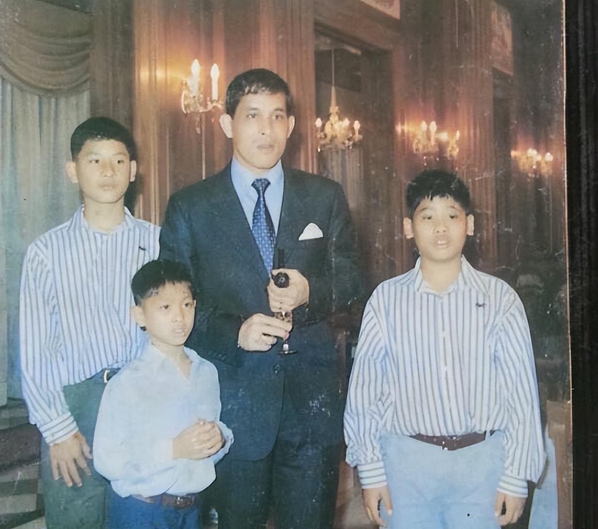 泰王几个老婆中，最会生娃的就是二妃子了，生了四男一女。大王子最帅，二王子像泰王。