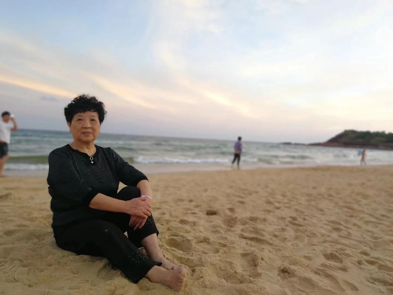 咱说实话，身体健康、能走能动、脑子灵光的时候，养老全靠自己，根本用不着别人伺候。