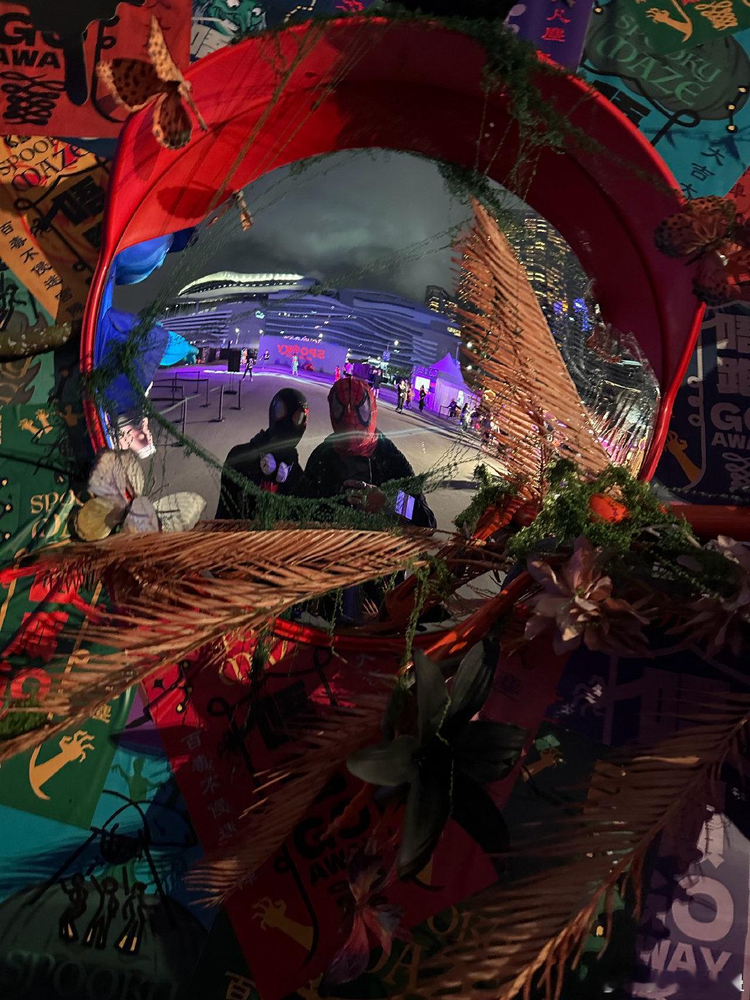 费曼杨阳洋万圣节cos费曼杨阳洋万圣节cos，都是蜘蛛侠！吴费曼戴了小时候的面罩