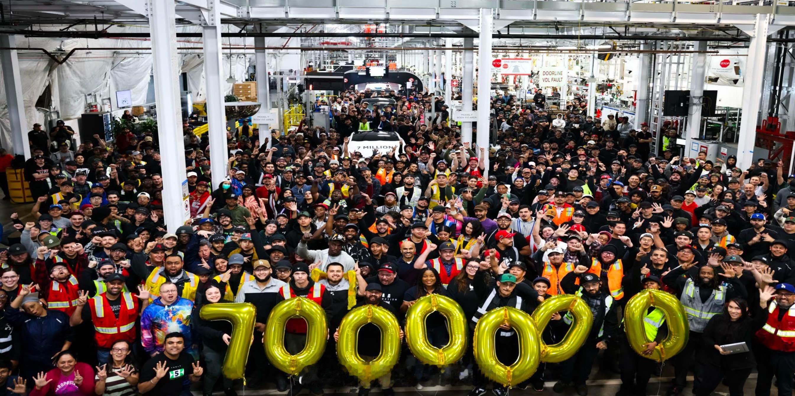 来分享一下特斯拉的销量，就在2024年10月22日，特斯拉迎来全球第 700 万