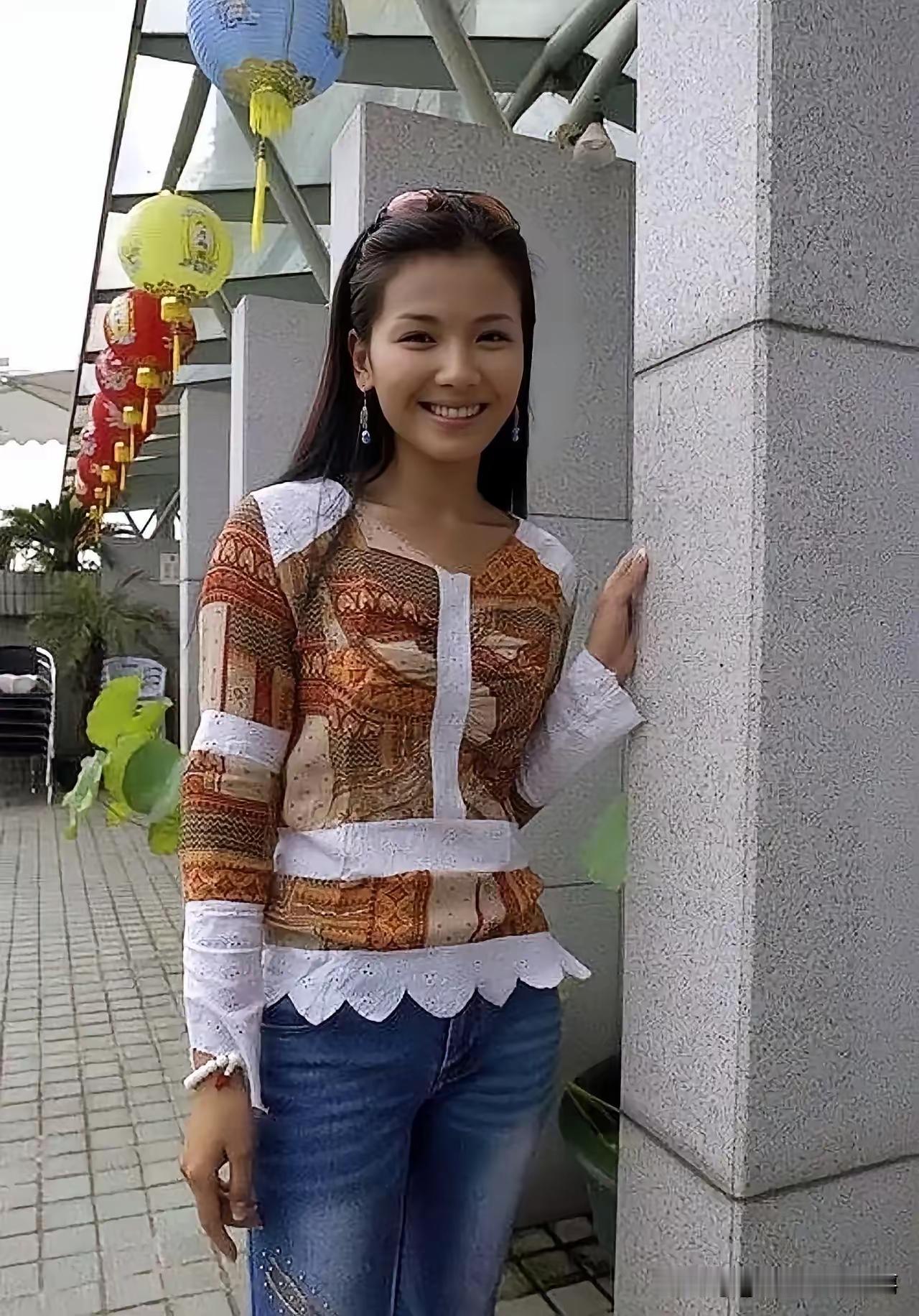 刘涛小时候长得黑黑的，有点象布朗族和瓦族姑娘！谁也想不到日后她成为了家喻户晓的女