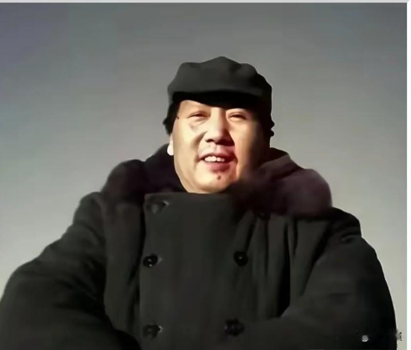 历经风雨百年，毛主席树立的精神丰碑，始终指引我们奋勇向前。