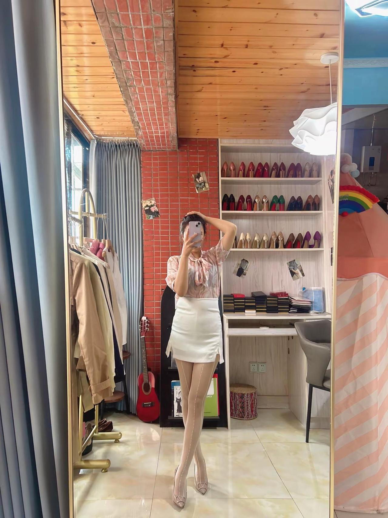 慈悲下藏着的全是虚情室内温柔ootd 高跟鞋