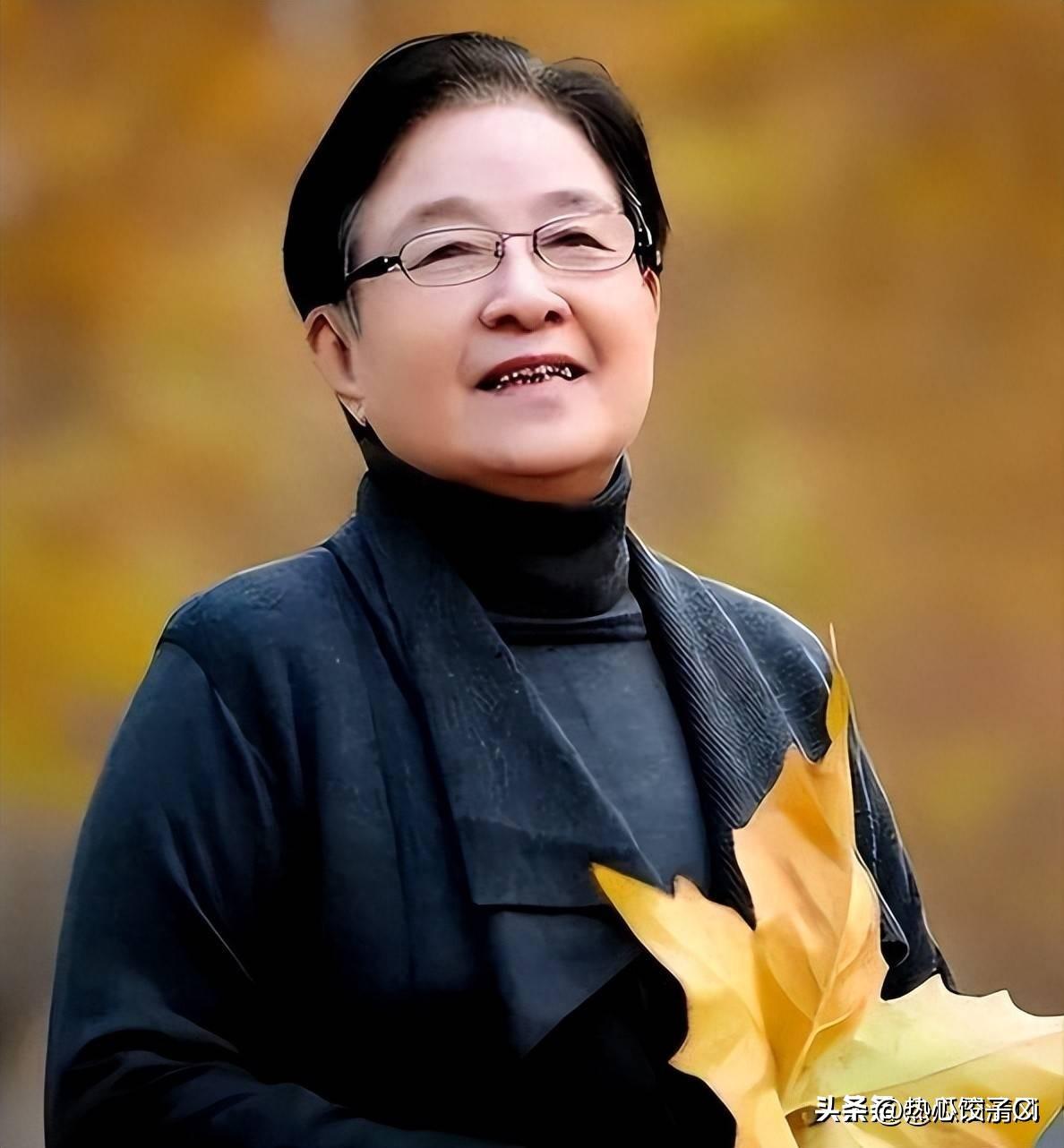 那英的老师，谷建芬说这个徒弟，后来发现这个孩子话特别多，所以我不就说长了个好嗓子