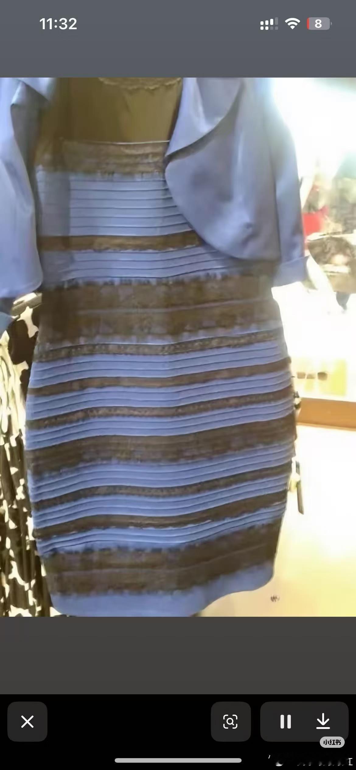 又刷到了这件衣服 到底是什么颜色 ​​​