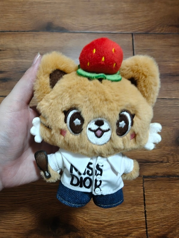 孩子偷穿妈妈衣服，帅帅的 