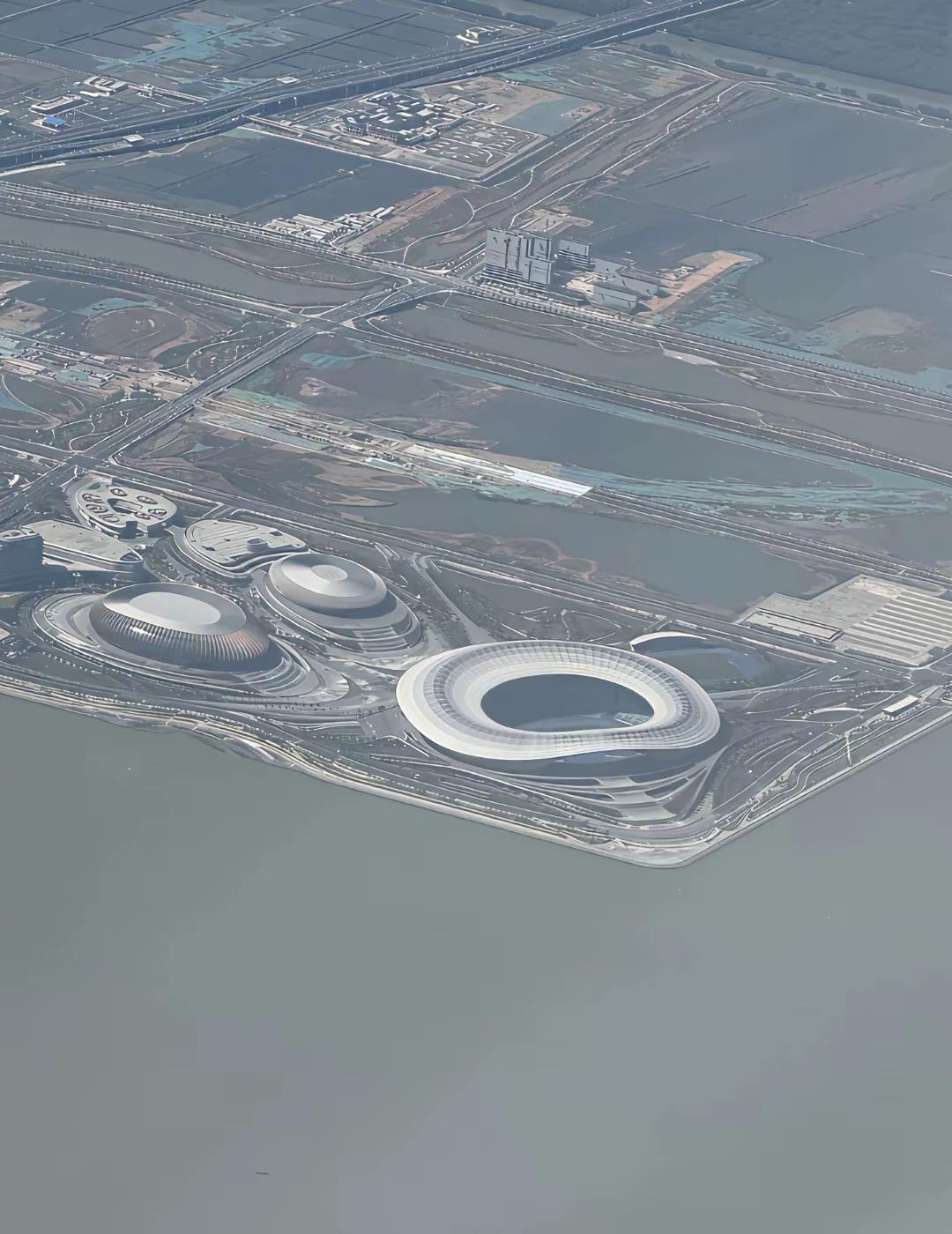 广州南沙的这个超级运动场，虽然缺席了十五运会，但可能未来将是2036年奥运会的核