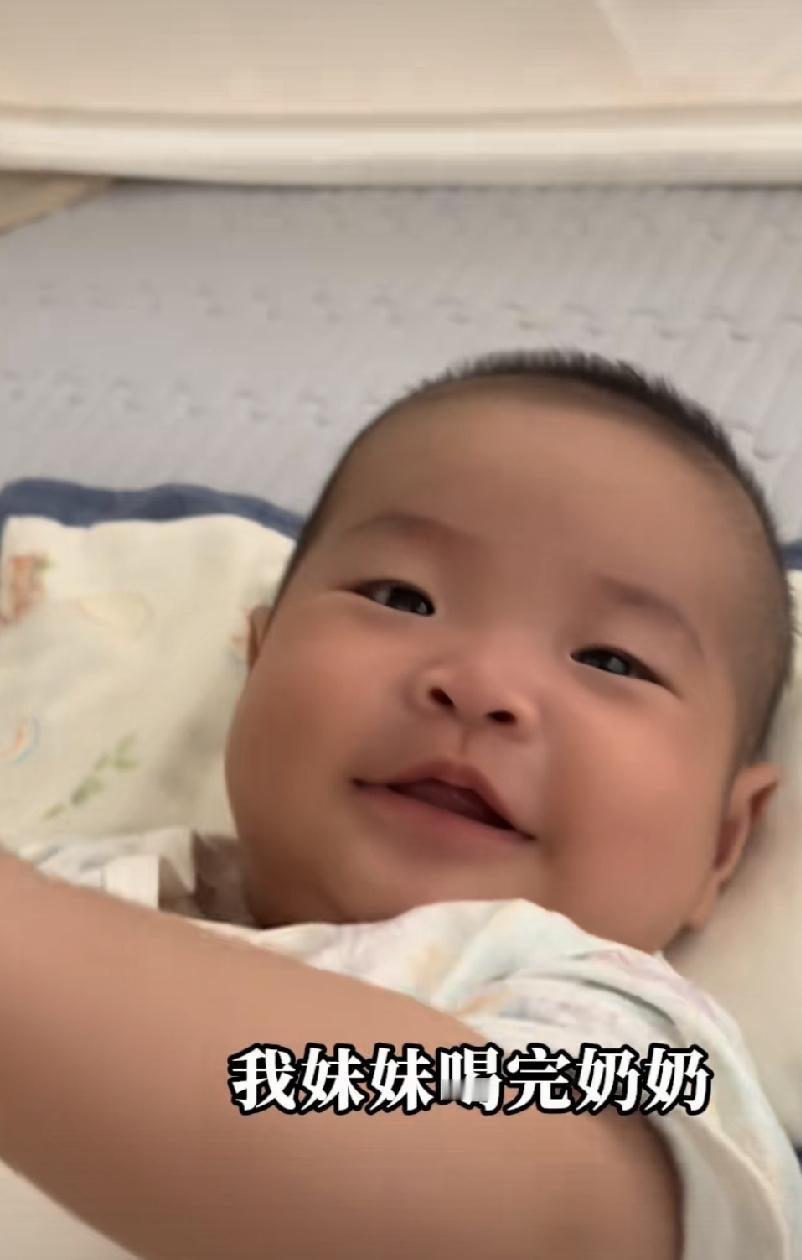 来看皮姐了，哎呀太可爱了。
其实小芬嫁给家长很幸福，生了沈佳宁小宝贝也很幸福，为