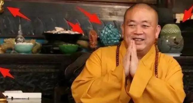 我们总以为，往功德箱里塞钱，是在供养菩萨。但真实的流向，可能会让你沉默。
每逢春
