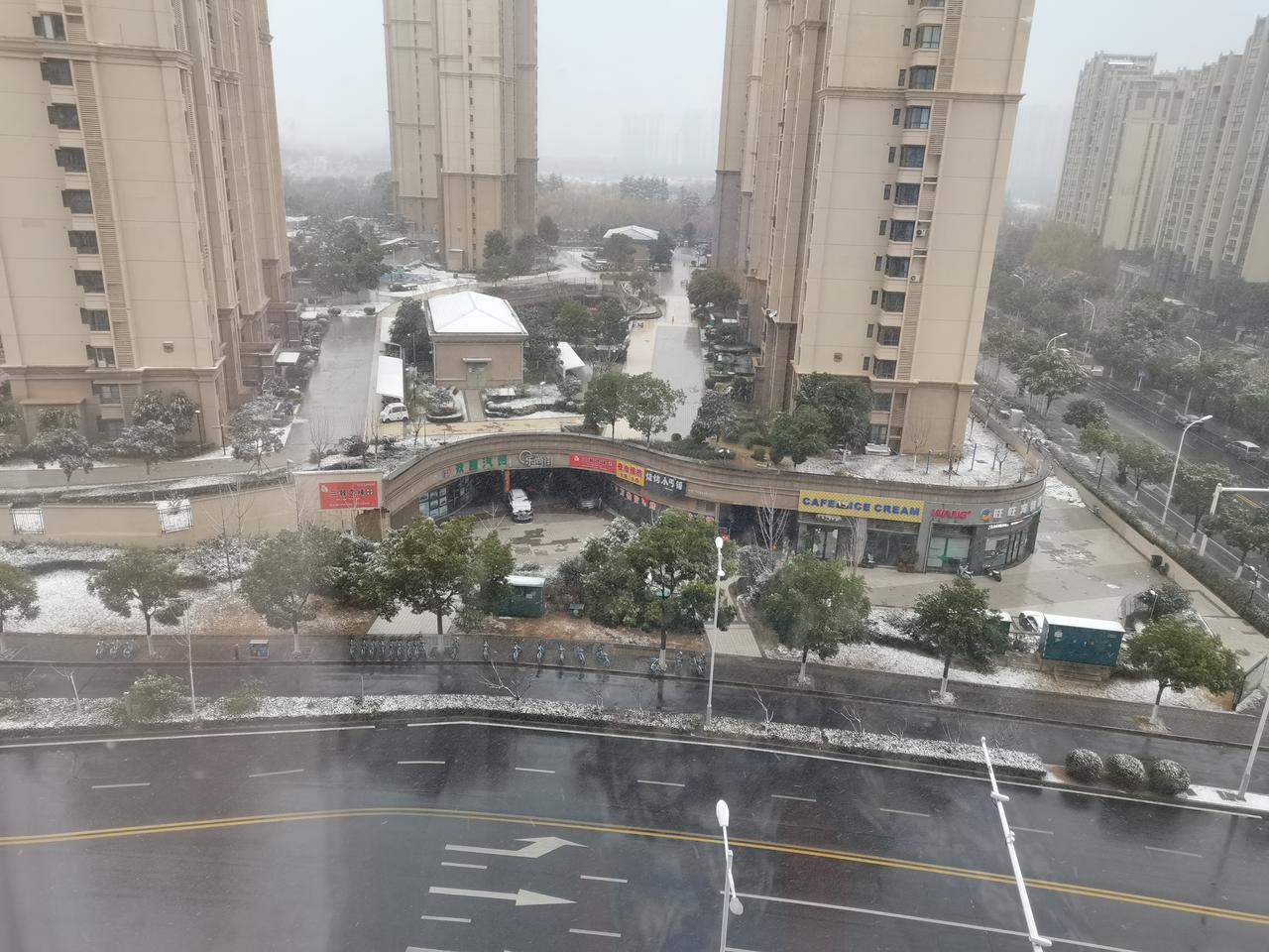 晒图笔记大赛刚刚进入2026年，镇江今天早晨就迎来了第一场雪。但愿是瑞雪兆丰年吧