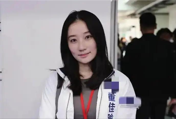 郑丽文率国民党 14 人代表团访陆，团队里最受关注的莫过于 30 岁的国际事务部