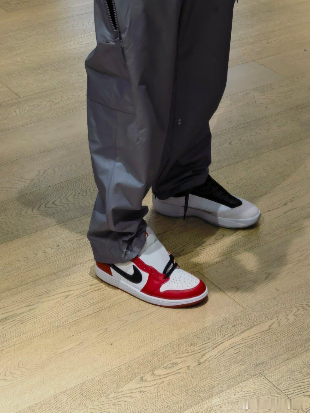 一边买，一边试，一边YYAJ1 Low Chicago～就，不合适自己…The 