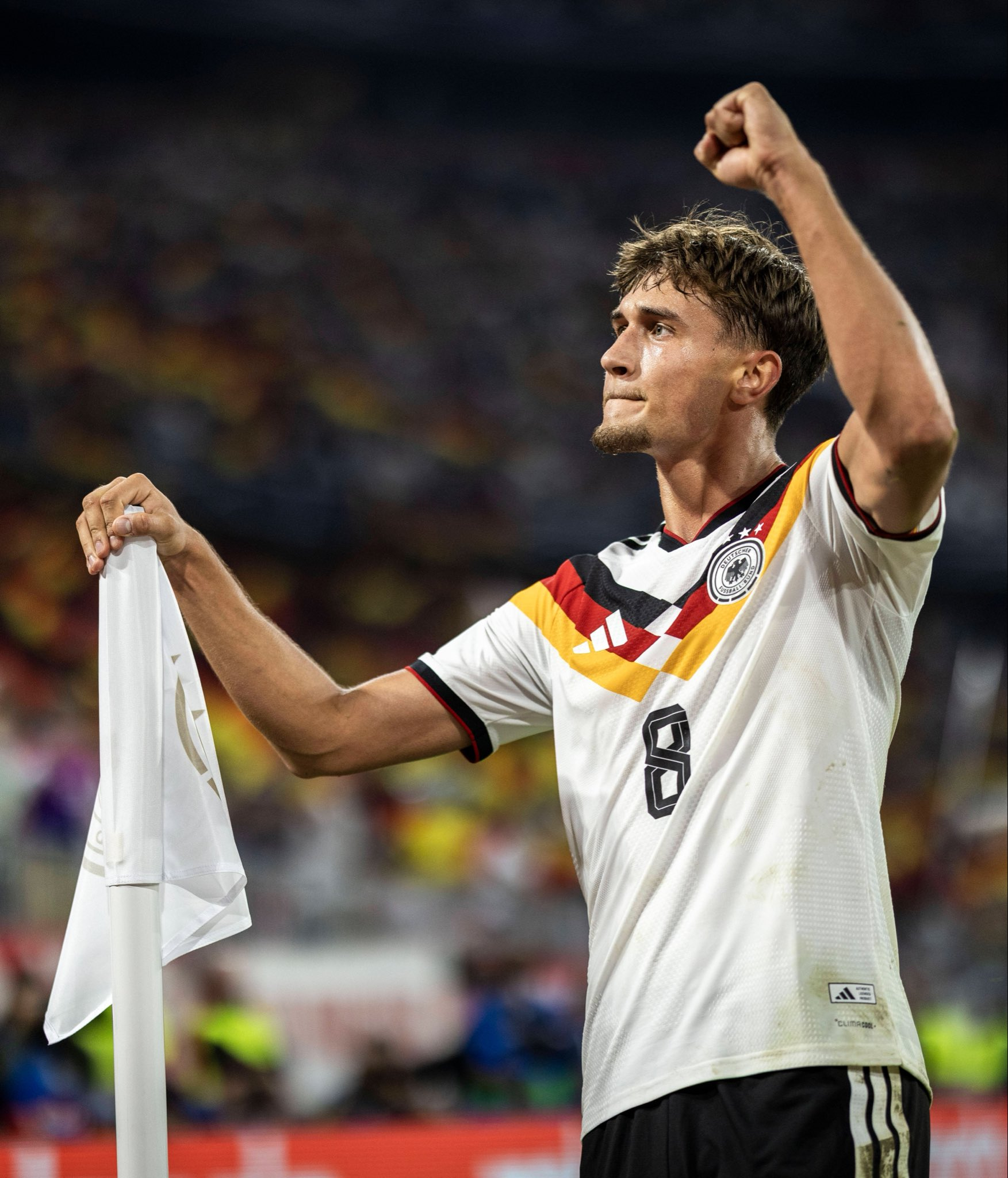 𝐎𝐮𝐫 𝐛𝐨𝐲！在今天德国2-0战胜塞尔维亚的比赛中，拜仁球员比朔夫