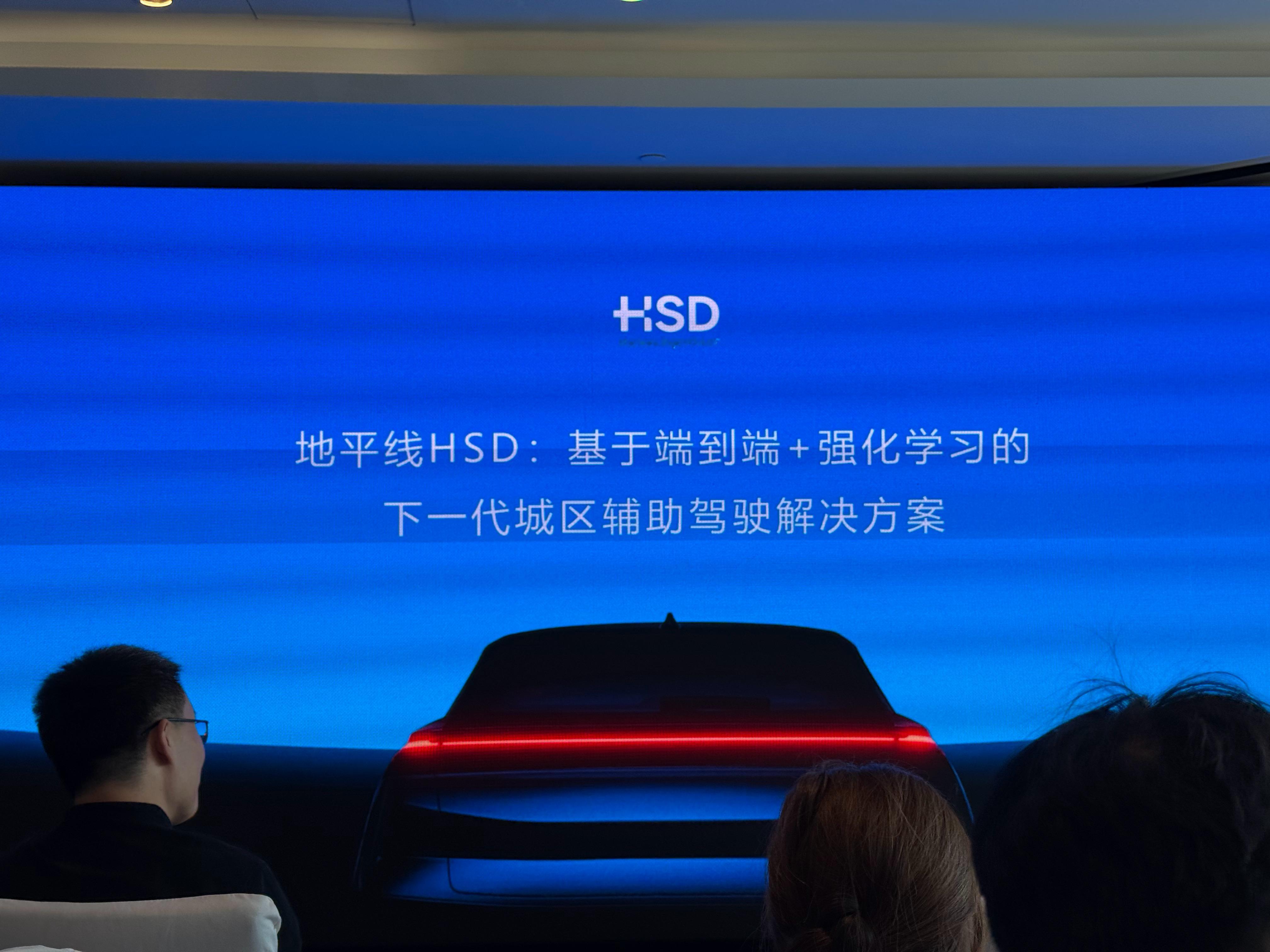 “防御性驾驶的实现，是一靠一段式端到端保留更多高维图像数据+用长时序视频数据训出