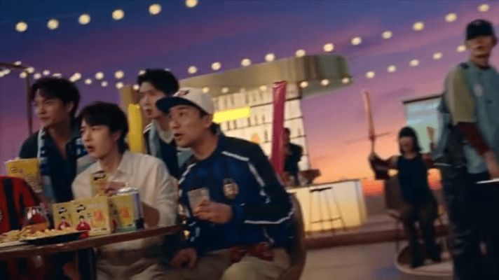 大魔王为拼搏喝彩 今天拿了两包津盐铺子的麻酱素毛肚在办公室和同事一起吃，哇简直停