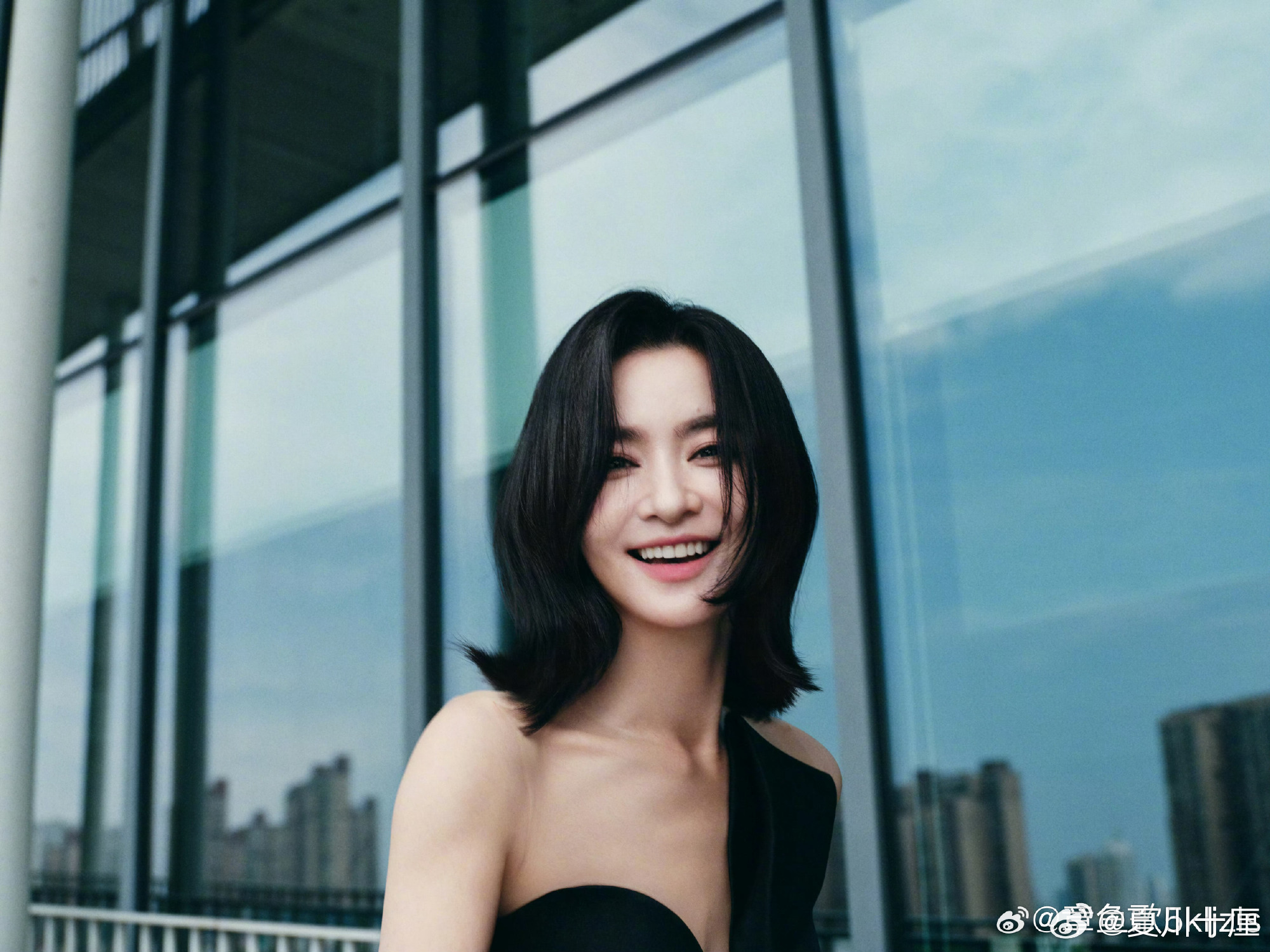 李晟高音太顶了一开嗓直接惊艳全场，气息稳得惊人，直冲云霄的高音干净利落，没有丝毫