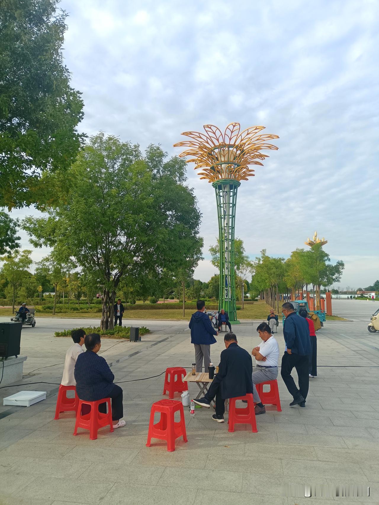 时间过得真快，不知不觉八月十五又快到了。
科学家说，现在时间的确快了，一天都不够